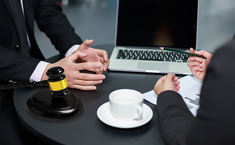 代理企業(yè)商標(biāo)注冊(cè)費(fèi)用要多少錢(qián)？